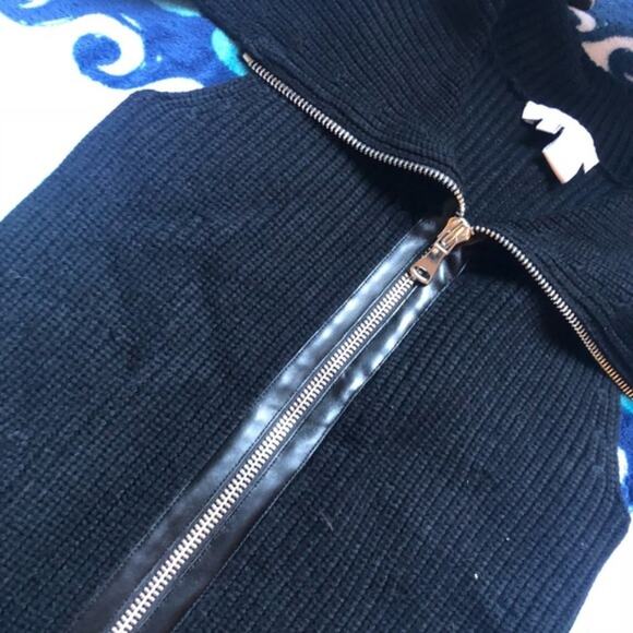 Per Se Solid Sleeveless Black Zip Up Sweater - Picture 6 of 7